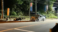 相模原市緑区でオートバイと乗用車の事故 オートバイの男性運転手が死亡 乗用車の運転手が車を残して現場から逃走 ひき逃げ事件として行方追う 神奈川県警