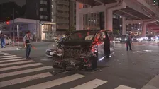 タクシーのエアバッグが…　東京・港区六本木の交差点でタクシーと乗用車の事故　4人がけがをして病院に搬送も命に別状なし