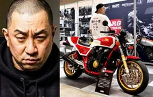 【 レイザーラモンRG 】 「特攻の拓 "真嶋夏生"さんの　"爆音スペシャル"CB1100RB1風のCB1100に　以前"特攻の拓展"で"購入"した"爆音小僧"Tシャツ…だと？」