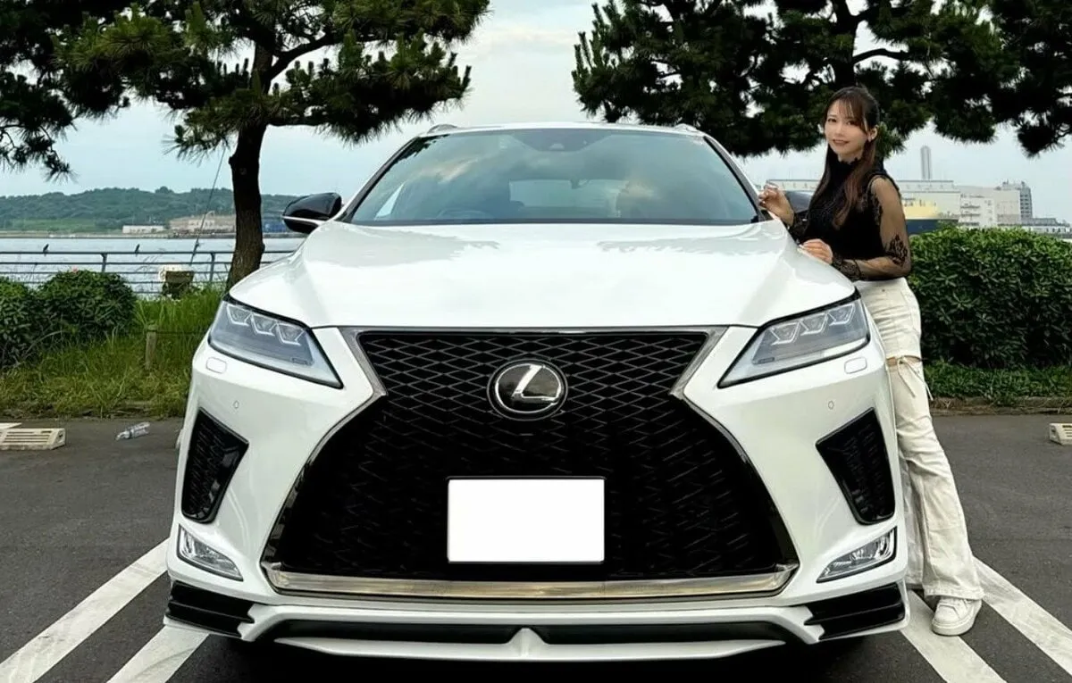 【 桜りん 】　「30歳までに自分の車を買う夢が叶いました」　愛車「レクサス」購入　理由は「5年ほど前にパニック障害に」「電車に乗れない生活が続いて」「自分の車を買おうと決意」