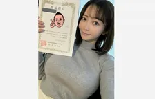 【 宅建合格のグラドル・天月愛 】　合格証書を手に笑顔　「来月はFP、再来月はFP2級、来年は、、行政書士、、が、がんばる！！！」　更なる挑戦へ意気込み