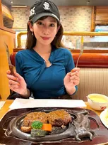 【 中川安奈 】 「ずーーっと食べてみかった」「初めての #さわやか #ハンバーグ 」　笑顔で堪能　