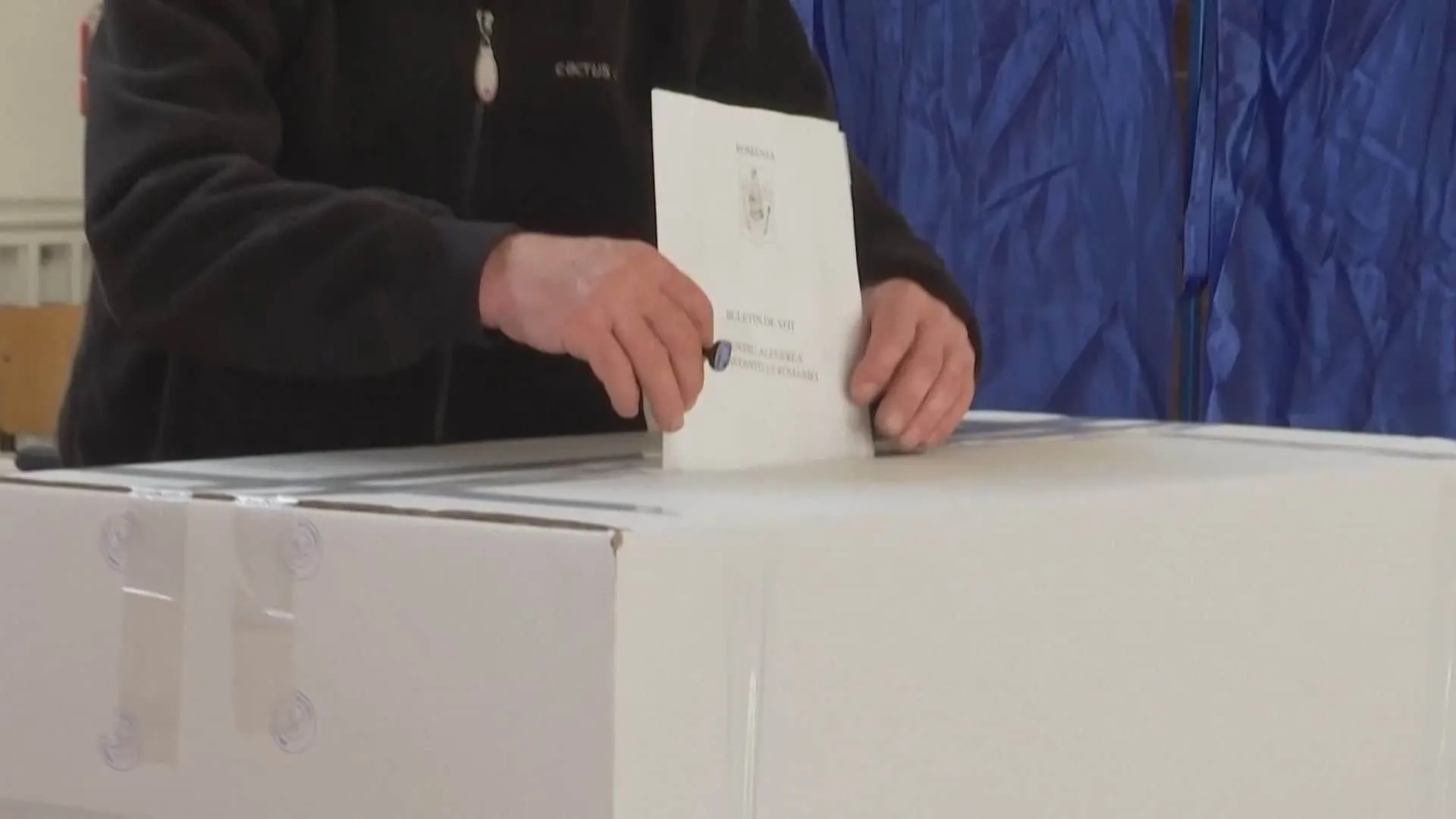 やり直しのルーマニア大統領選　極右政党の党首が決選投票へ