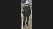 刃物突きつけ「レジを開けろ」コンビニエンスストアに男が押し入る　「強盗だ」店員が大声で叫ぶとスプレー噴射し車で逃走　茨城・かすみがうら市