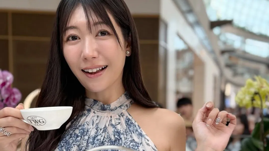 【 穂川果音 】肩出しドレスでアフタヌーンティーから「今日もがんばろ♡」エール　フォロワー応答「お互い頑張りましょう」