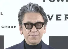 【 布袋寅泰 】 〝オフはなるべくギターを遠ざけてます〟　音楽専門校の特別顧問就任で　「幸運は勇者の味方をする」　新入生へ金言