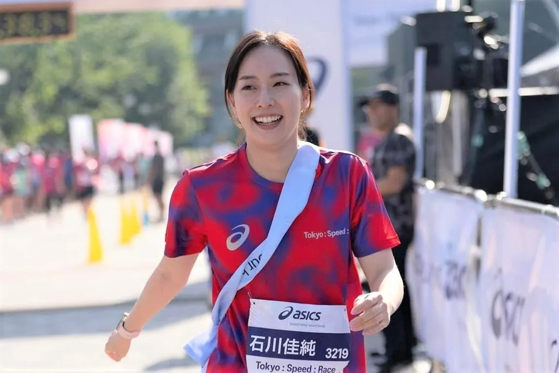 【 石川佳純 】　「レジェンドランナーの皆さんや、たくさんの参加者の方と一緒に走れてとても貴重な楽しい時間でした！」　レースイベントで笑顔