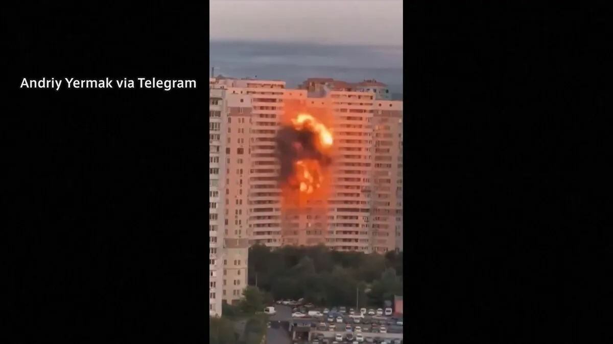 ウクライナ首都キーウなどにロシア軍の攻撃 12人死亡　クラスター爆弾が使われた可能性も