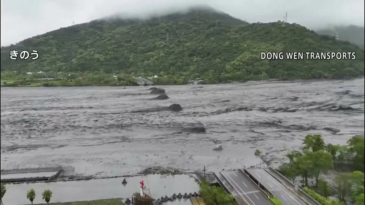 柱にしがみつく女性も…台風18号で甚大な被害　台湾で洪水など発生　17人が死亡・17人が行方不明　中国大陸に上陸見込み