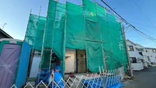 「部屋にはガスの臭いが…」 建築現場内の建物で作業員の親子死亡　1階には発動発電機も　千葉・船橋市