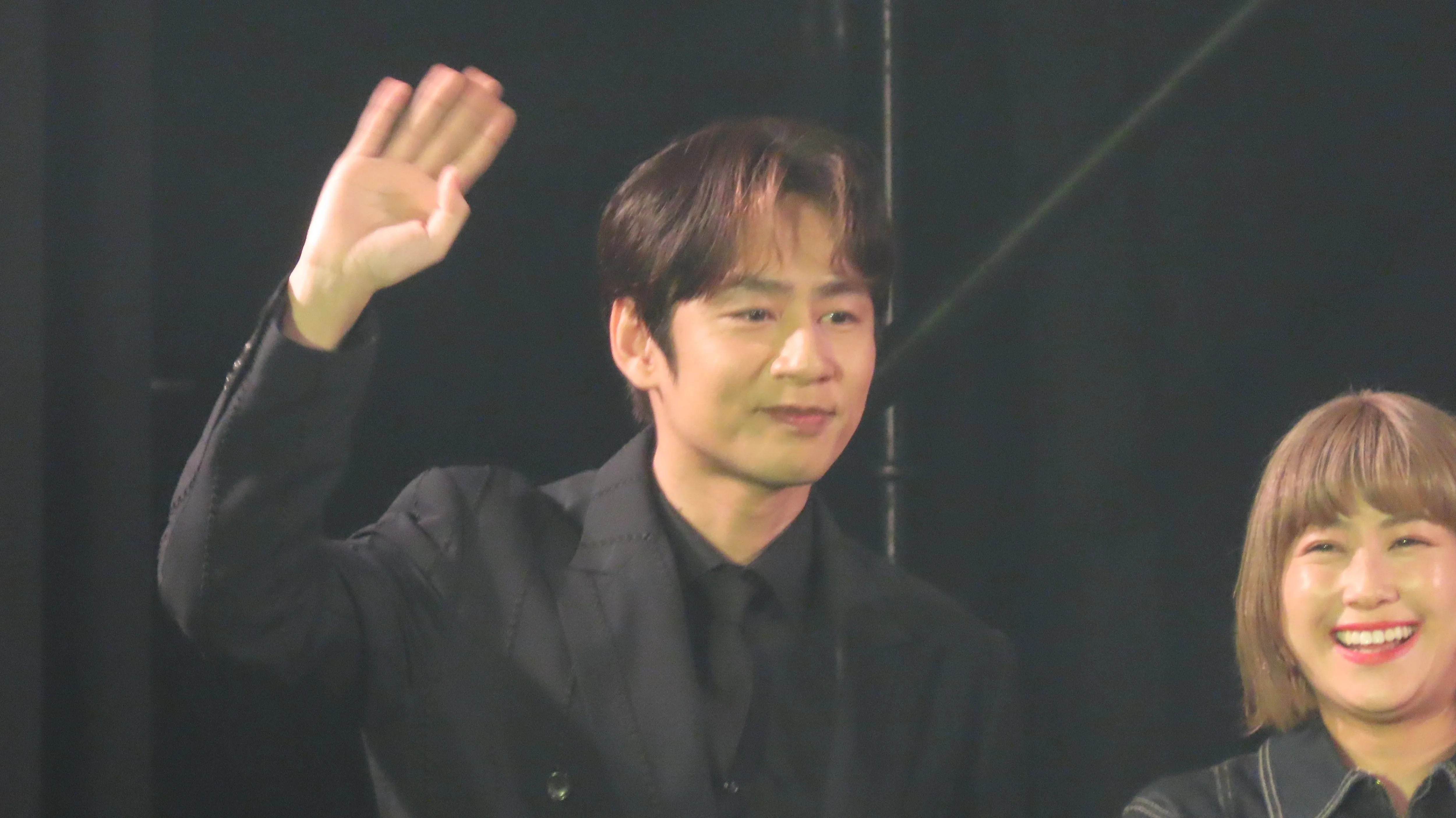 【中丸雄一】謹慎明け初の公の場 海外セレブに大興奮「若干、鼻血が出そう」