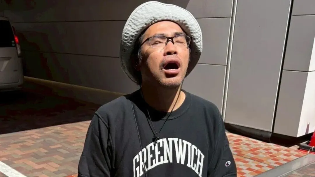 【 ロッチ 】中岡創一さん「お天気のいい日は　お口“あーん”」「太陽からエネルギー」フォロワー共感「真似します」「お怪我大丈夫ですか？」