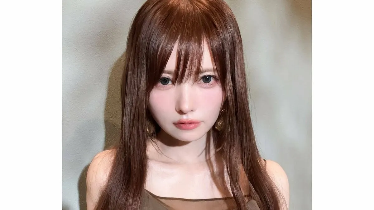【益若つばさ】「髪の毛また変えましたー！」夏仕様にイメチェン　明るめハニーベージュのドール風ロングヘアに大変身