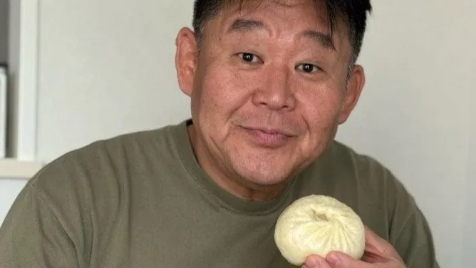 【 花田虎上 】朝食は “豚まん” 妻と娘のおみやげに「何度食べても美味しいなぁ」　