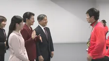 天皇皇后両陛下と愛子さま　デフリンピック水泳観戦　手話用いたサインエールで選手を応援