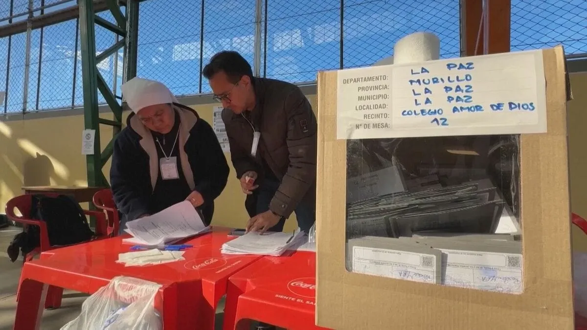 ボリビア大統領選 20年間続いた左派政権が終焉　野党候補の2人が決選投票へ