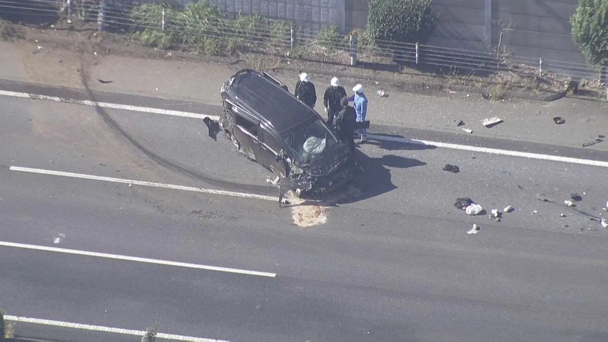 【速報】関越道で乗用車とトラックが衝突 6人救急搬送うち2人意識不明