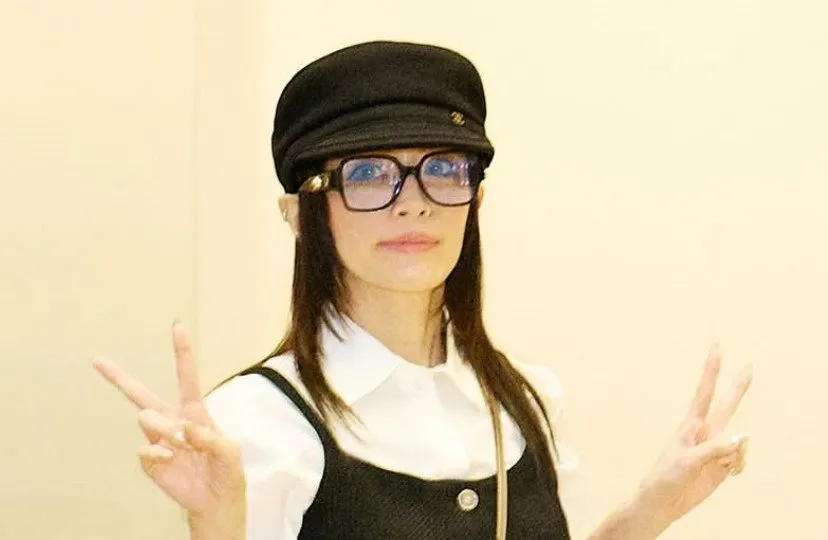 【 浜崎あゆみ 】　「アラレちゃんメガネスタイル　かわちぃ」　シンガポール公演終え　オフショットに反響