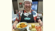 子ども食堂【 やす子 】「やすまったり」〝本日開催日でした！〟集まった寄付で料理を提供〝ほうとう・ジャガイモ・トマト・コーン〟