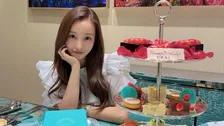【 板野友美 】『ティファニーカフェ』で早めの “バースデーサプライズ”　超人気フレンチ監修 “贅沢アフタヌーンティー” に感激