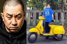 【 レイザーラモンRG 】愛車「ベスパT5」と2ショット　「古着屋でひっそり売られてたRoberto Baggioユニフォームとvespa」