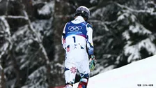 スティック投げ捨て、怒り爆発！ 1回目トップのノルウェー選手、1人雪原に消える【ミラノ五輪・アルペン回転】