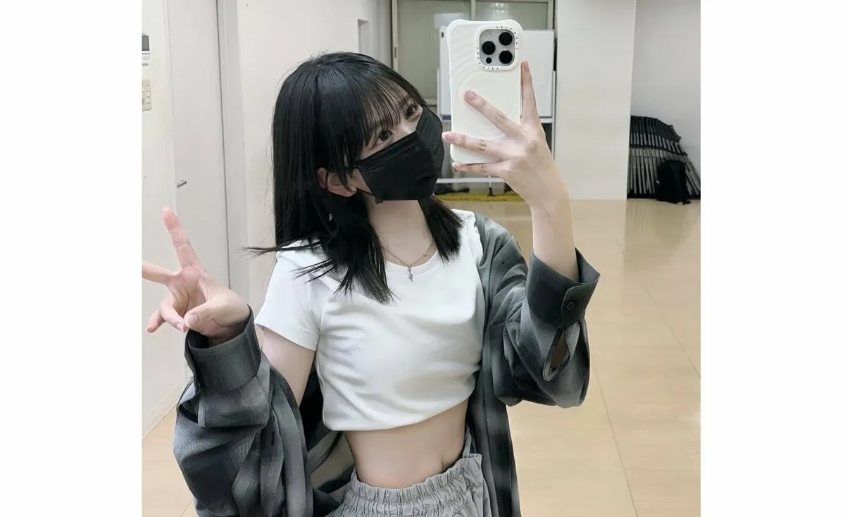 【 キンコン梶原の長女・梶原叶渚 】　「全力でお腹凹ませてます」　オフショットにファン反響