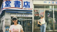 【 鈴木奈々 】　益若つばさにスカウトされた“思い出の地”「大盛堂書店」を訪問「推しからのスカウトは本当に本当にびっくりしました」「つばさちゃんに感謝」