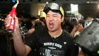 村上宗隆 2度目のシャンパンファイト「顔面が痛いです（笑）」無安打3三振には「ファーストで球を取っただけです（笑）」