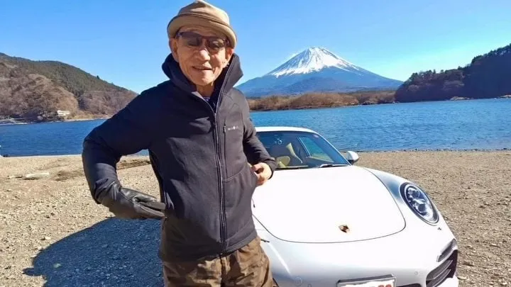 【笹野高史】新車ポルシェ911「富士山を見物ドライブ」で満面の笑み