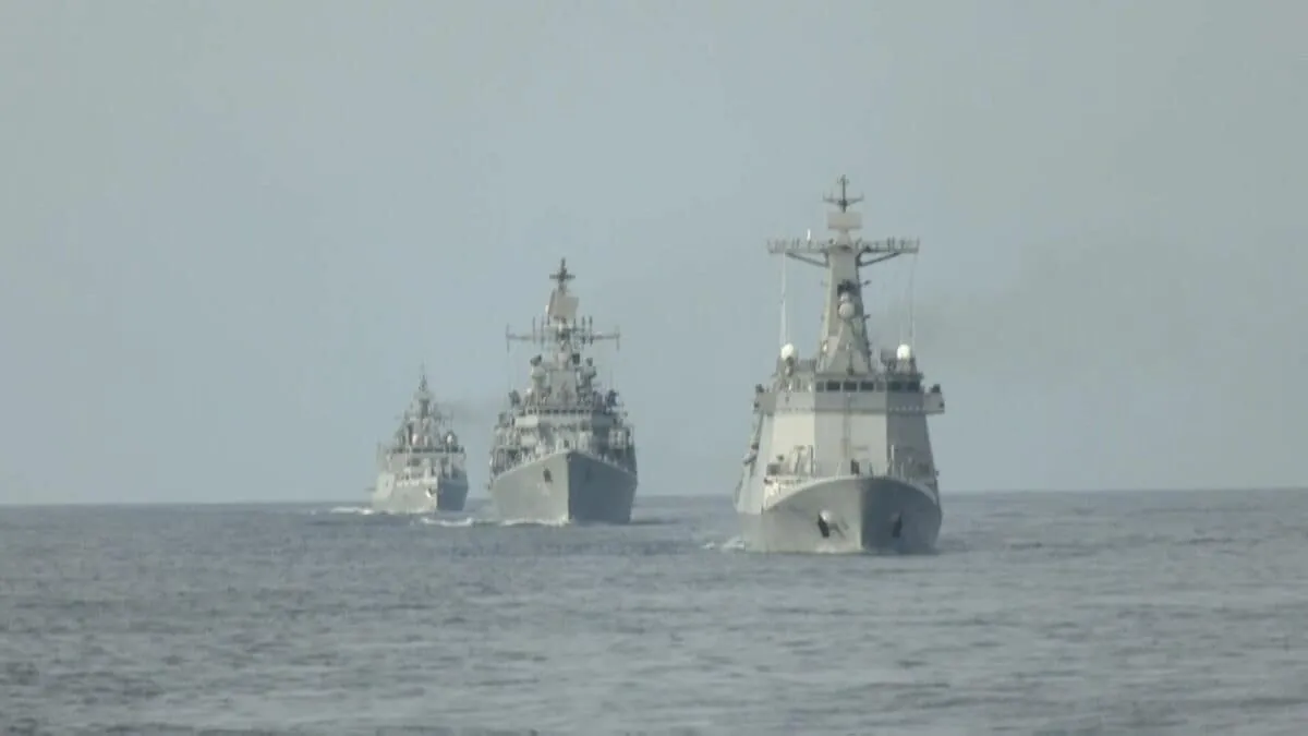 南シナ海でインド軍とフィリピン軍が合同演習　中国とフィリピンが領有権争うスカボロー礁近くの海域で初の合同パトロールも