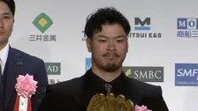 初受賞の阪神・佐藤輝明「大山さんによく助けられたんで感謝」最多得票の大山悠輔は「これから先すごく自信に」【GG賞表彰式】