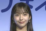 【 山之内すず 】　記者から質問ゼロで大焦り　〝汗かいてきた〟　汗をかいて緊張した「仕事」問われ…〝アッコさんとのプライベート焼き肉〟