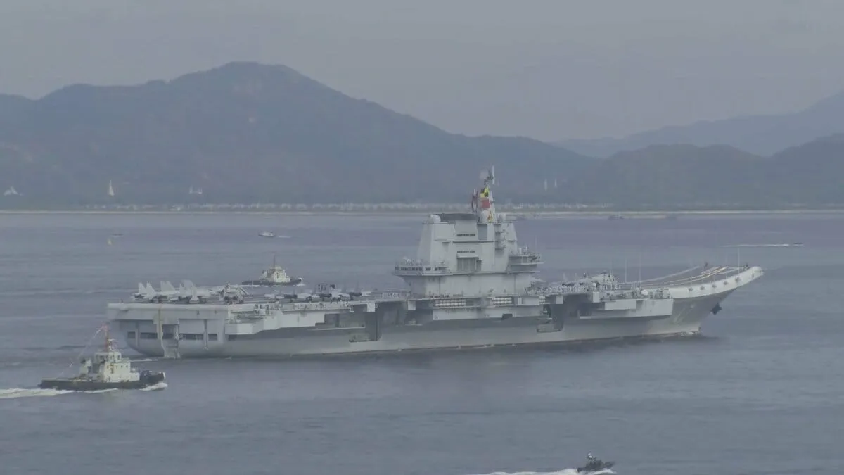 中国軍空母「山東」が香港到着　市民2000人を対象に艦内が公開される予定も　愛国心高める狙いか
