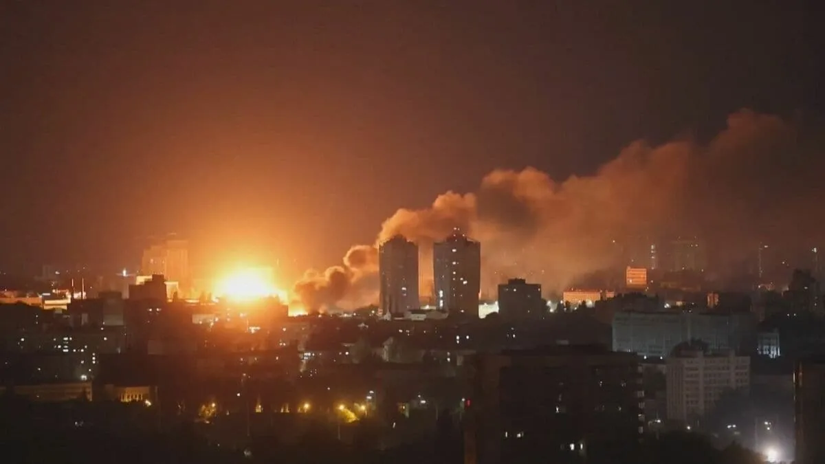 ウクライナに大規模攻撃　首都キーウで3人死亡　ロシア国防省「テロ行為への報復」