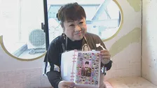 【天童よしみ】シール友達のaikoに 「レアなやつ早く欲しい」　原宿・シール交換カフェに〝よしみ店長〟降臨