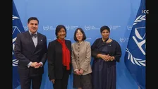 ノーベル平和賞ピレイ氏がICCを訪問　赤根智子所長と笑顔で面会