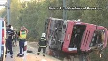 東欧ハンガリーでバス横転12人死亡　運転手の居眠りが原因か　乗客は全員ポーランド人とみられる