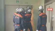 首都直下地震で落下物の下敷きになり取り残された人を想定　警視庁が救助訓練　建て替え控えた渋谷区立代々木中学校の旧校舎で実施