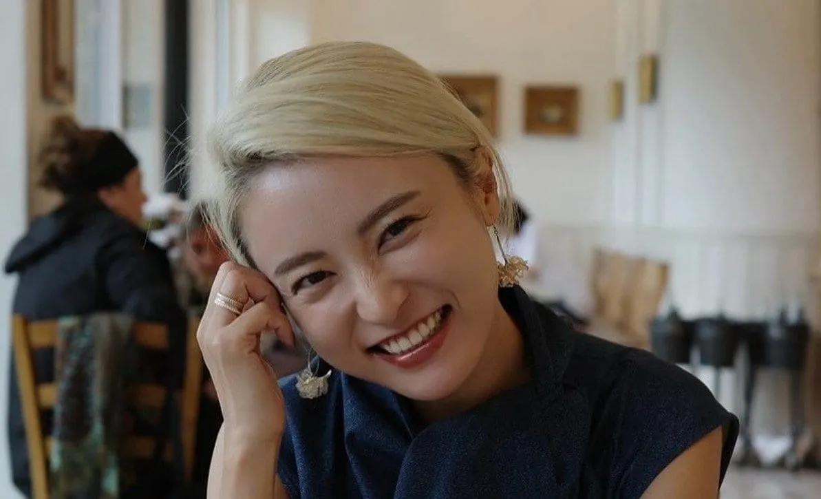 【 小島瑠璃子 】 「気の置けない友人と久しぶりにランチ」 オフショットにファン反響 「最高の笑顔❤」