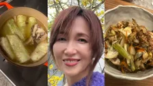 【 工藤静香 】 「鼻歌で歌っていたつもりが、なぜかサビからオクターブ上げて歌ってしまい」 手料理作成動画に反響 「鼻歌歌いながら 2種類のおかず作るなんて素敵」
