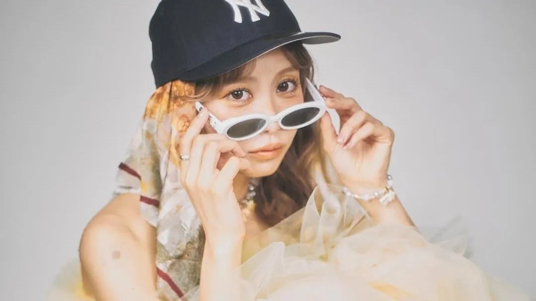 【ふるっぱー】FRUITS ZIPPER仲川瑠夏さん「28歳になりました」　向日葵色のドレスで「たくさん愛してください」