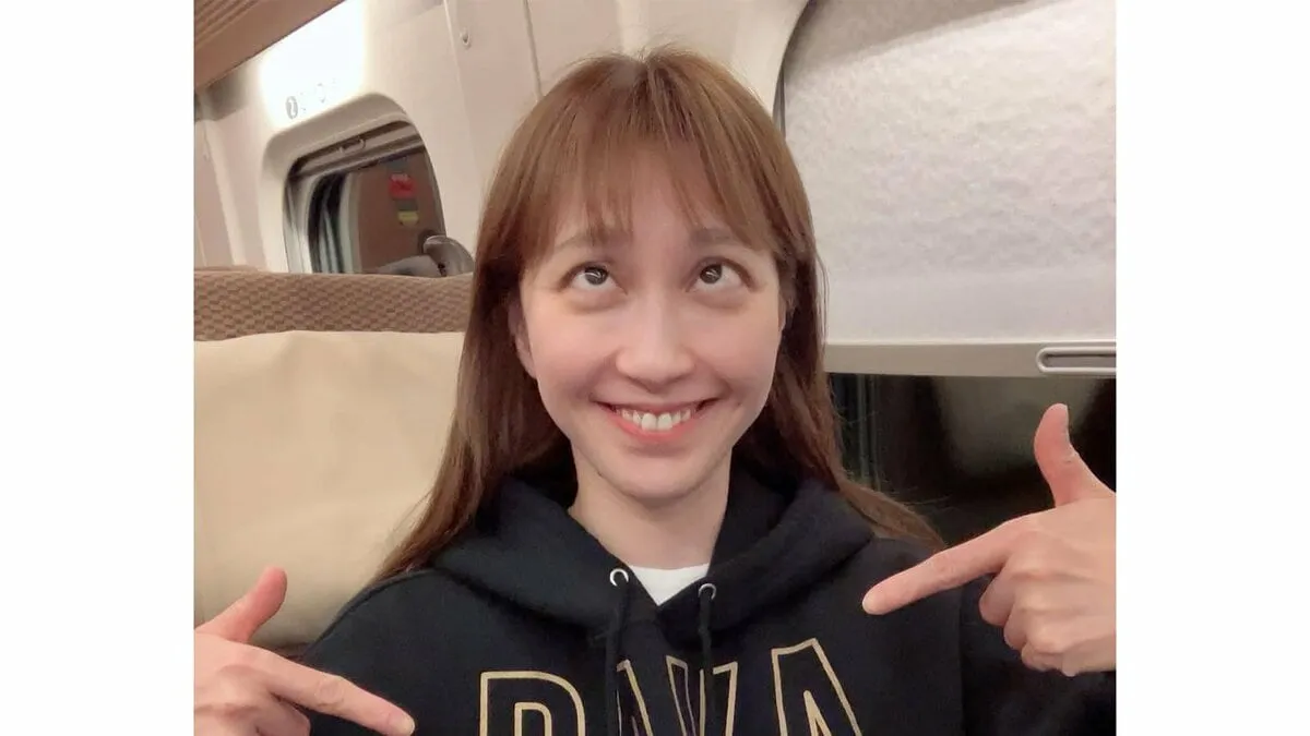 【 はいだしょうこ 】　「たまに、おふざけもするけど、、、それも、ぜーんぶしょこなのだ。嫌いにならないでね。。。」　変顔オフショットを披露