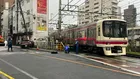 【速報】東京・府中市の踏切で京王線特急列車と乗用車が衝突　乗用車の男女2人が軽傷　京王線一部区間で一時運転見合わせ　約5時間半後に全線で運転再開
