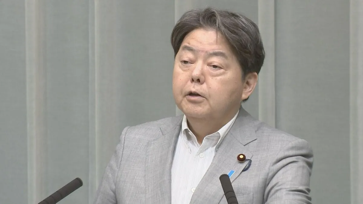 林官房長官 事故原因は「調査中」 地元自治体にも情報提供　沖縄の不発弾一時保管庫で爆発