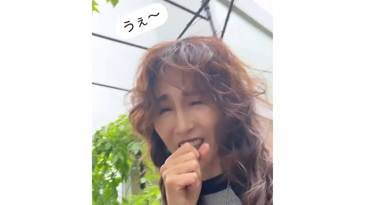 【工藤静香】　「鼻の中にちっちゃい虫入った。待って」最新ハプニング動画を公開　オフショットで見せた素顔
