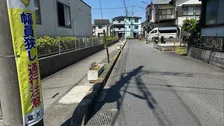 帰宅途中の男性（61）が突然後ろから襲われ、財布奪われる　男は現在も逃走中　埼玉・草加市