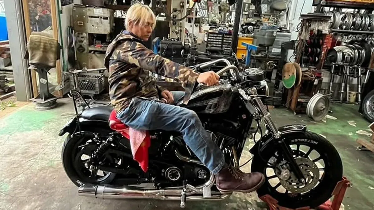 【 ヒロシ 】　「俺色に染めていく。」　バイクショップでハーレーにまたがる姿を公開　「ハーレーついに手に入れたのですねー！」「ご契約？おめでとう御座います」と反響の声
