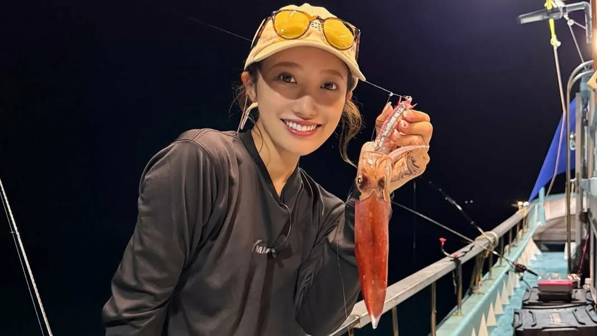 【 片原恵麻 】 「久々のイカ釣りは、乗った時のズドンがやっぱりたまらなく最高でした」　先日は「３００キロ超」の巨大クロマグロを釣り上げ、話題に