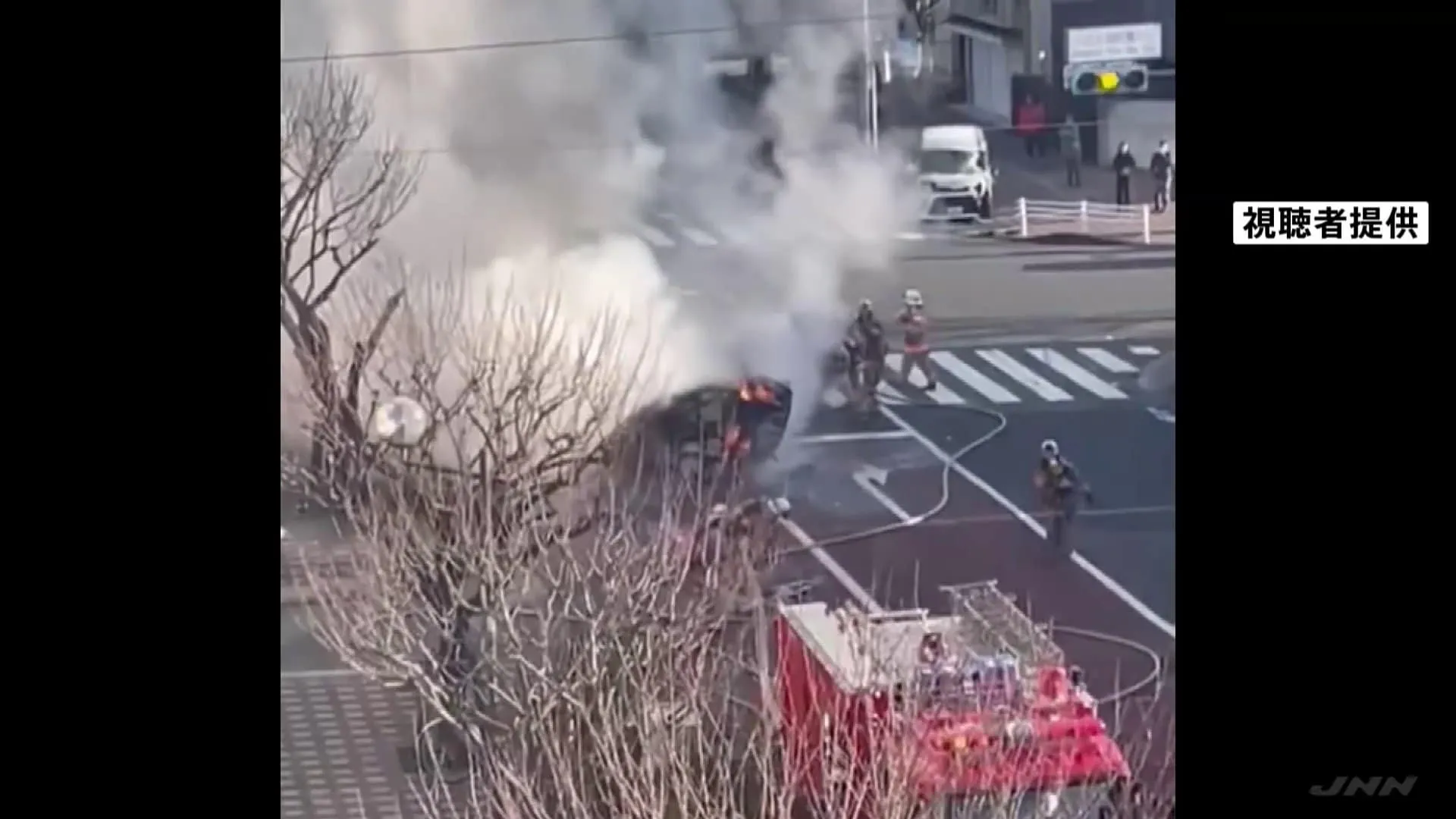 追突された車が横転・炎上で1人死亡　東京・八王子市で2台絡む追突事故